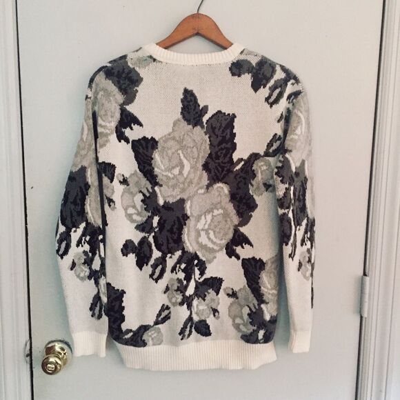 Forever 21 Floral Sweater - Picture 4 of 4